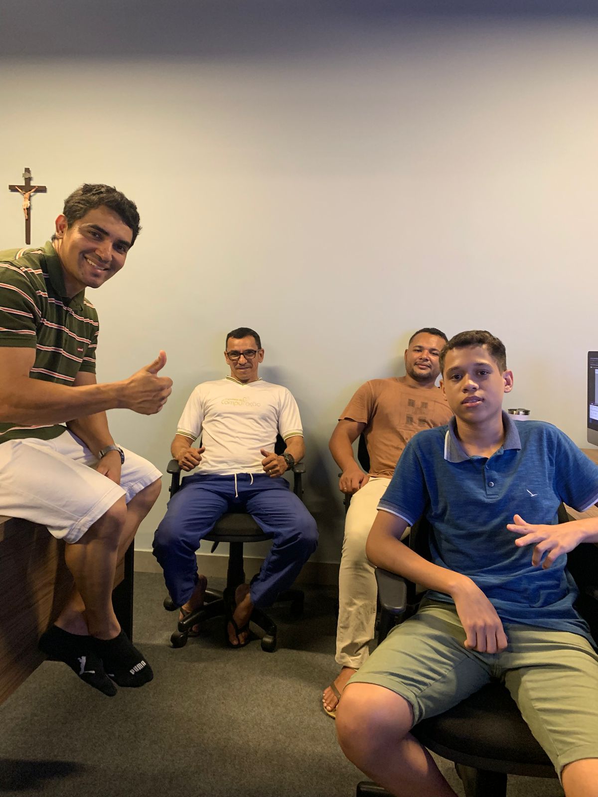 Turma mobile reunida para foto